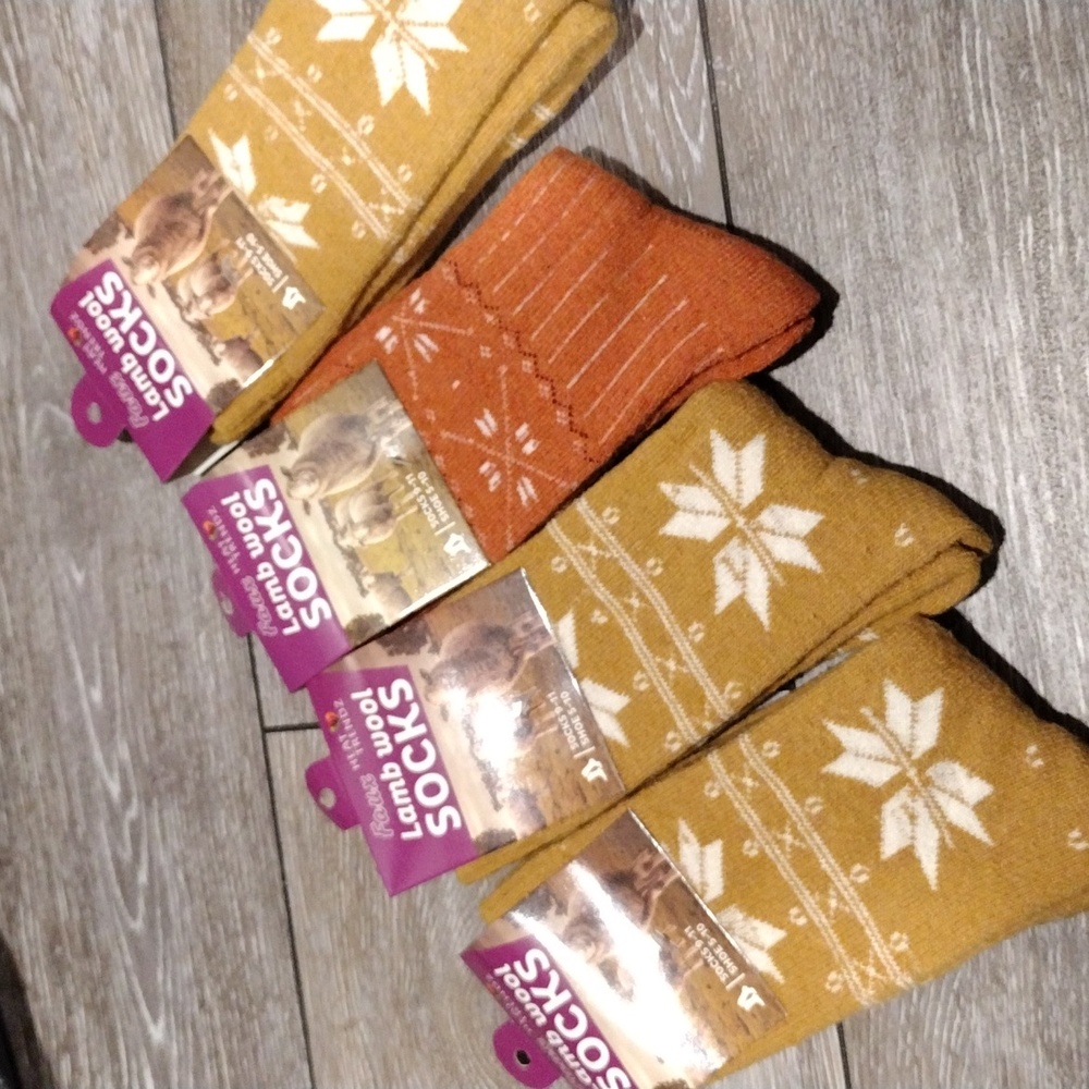 Heat Trendz wool and cotton blend socks. Size 5-10 (4 pair)